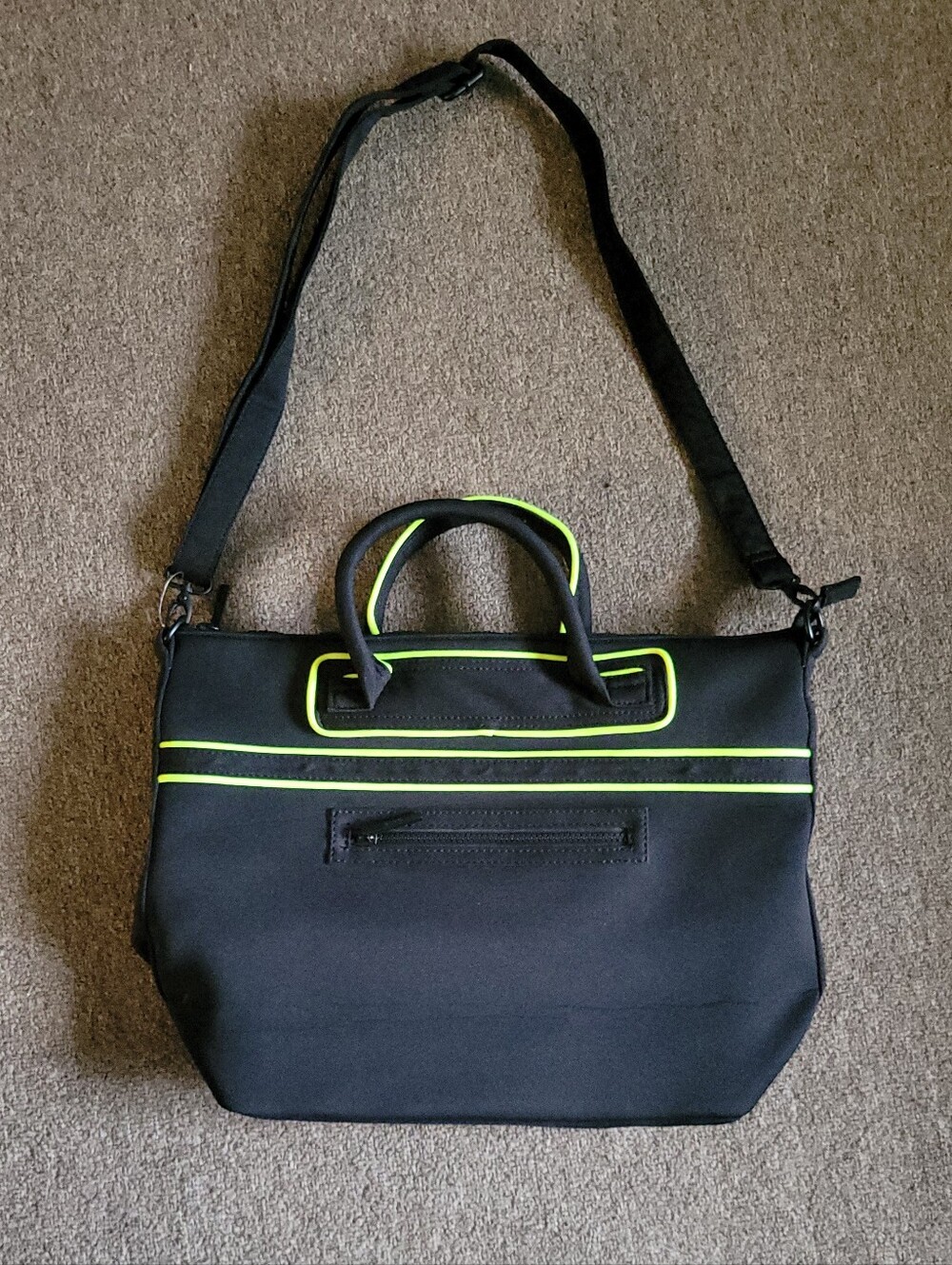 NWOT BCBG Generation Neoprene Tote Bag  Shoulder Strap Black & Neon Green